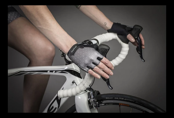 Paire De Gants Courts Femme GripGrab Rouleur Gris Noir Vert / Noir – Image 3